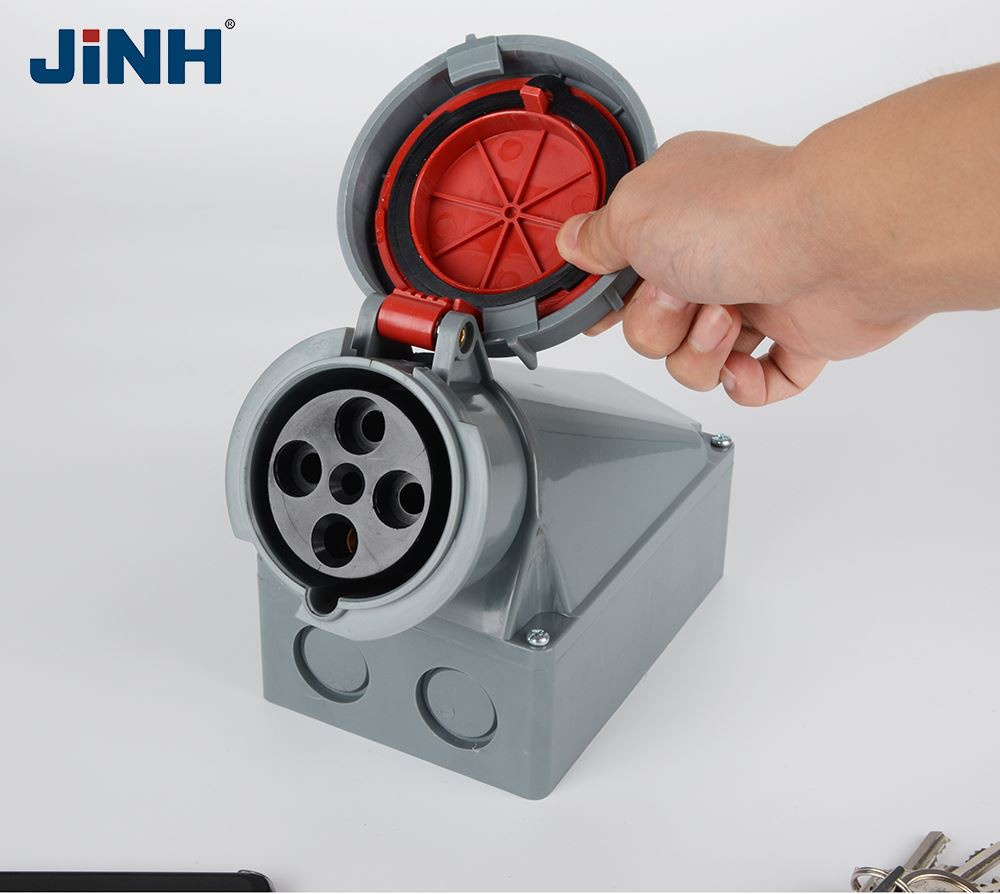 Four common connection methods of industrial connectors